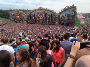Martin Garrix and the fast-filling main stage.